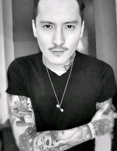 European fashion fitness dumbbell Necklace Pendant Korean couple men domineering female personality titanium barbell accessories