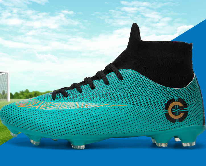 Wearable and breathable men's soccer shoes