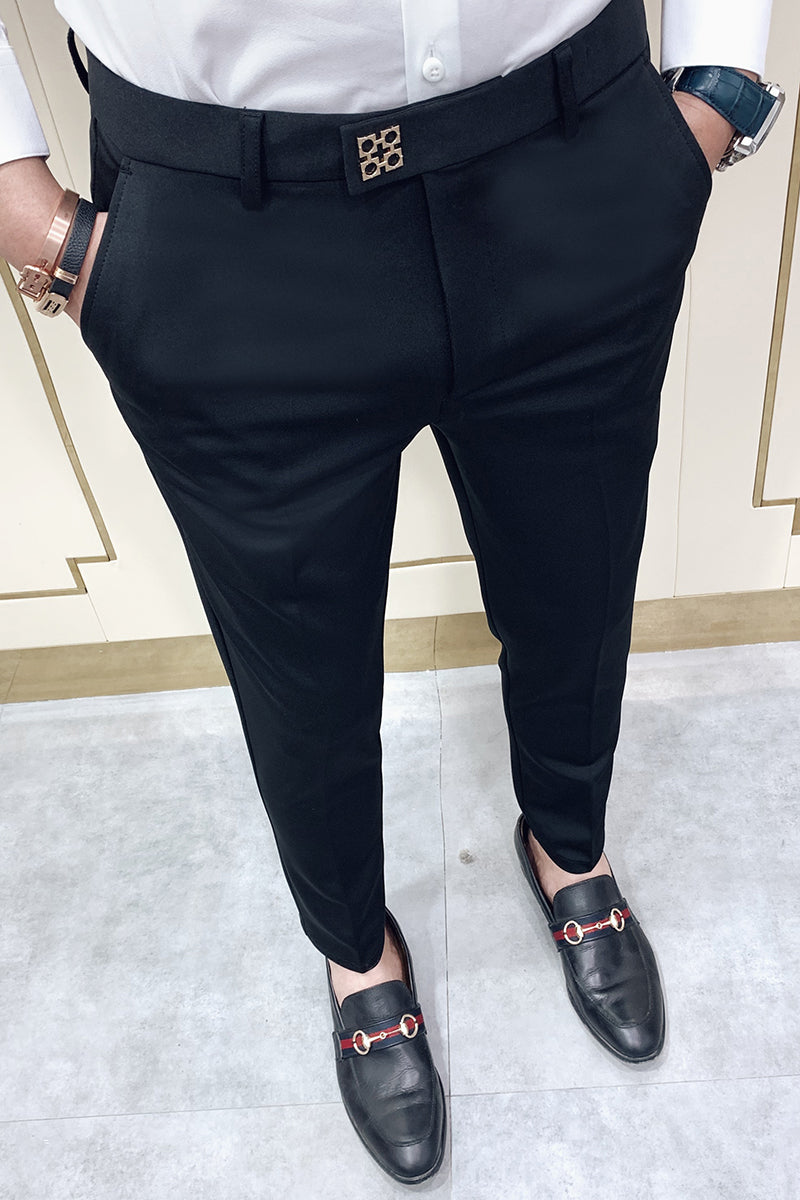 Pantalones de traje ajustados para hombre.