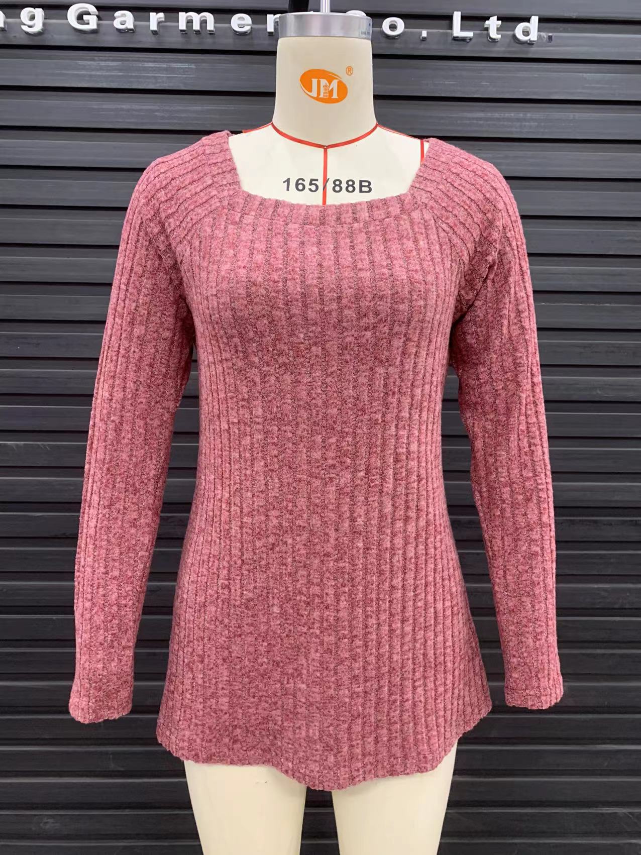 Camiseta de color liso cepillada con rayas hundidas y cuello cuadrado para mujer