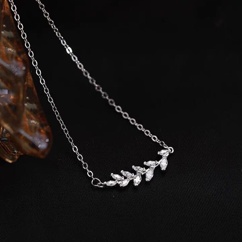 Women's Fashion Olive Leaf Pendant Necklace