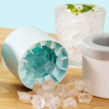 Molde portátil 2 en 1 para cubos de hielo con tapa, herramientas para hacer cubos que ahorran espacio para utensilios de cocina para fiestas