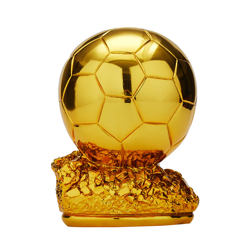 Mini trofeo de bola de oro para el ganador.