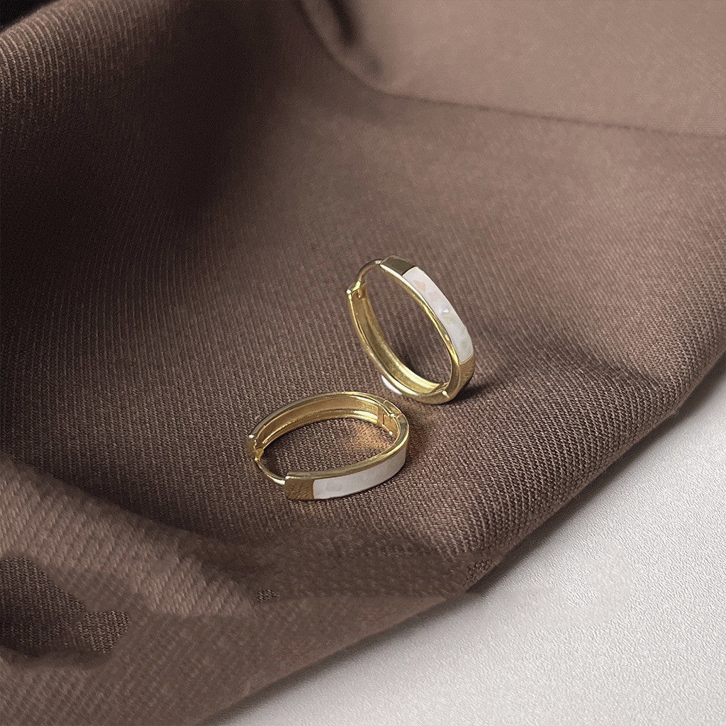 High-grade Oval Oil Dripping Broken Shell Ear Clip Female